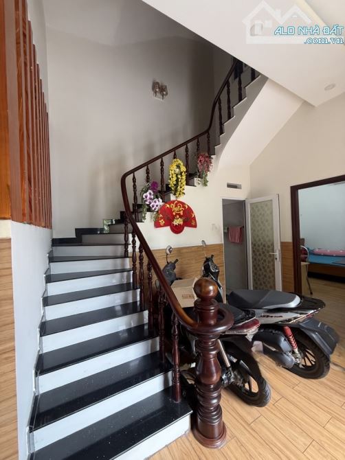 Siêu phẩm biệt thự sân vườn - gần ngã tư thủ đức - 3tầng 5pn - hơn 400m2 - 6