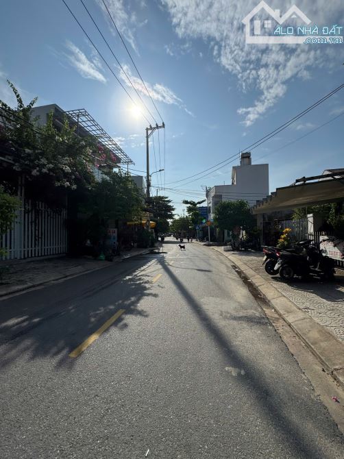 Bán 104m đất tặng nhà 3 tầng 2 mặt tiền đường Lê Văn Thứ trục thông biển ngay Chợ Mân Thái - 6