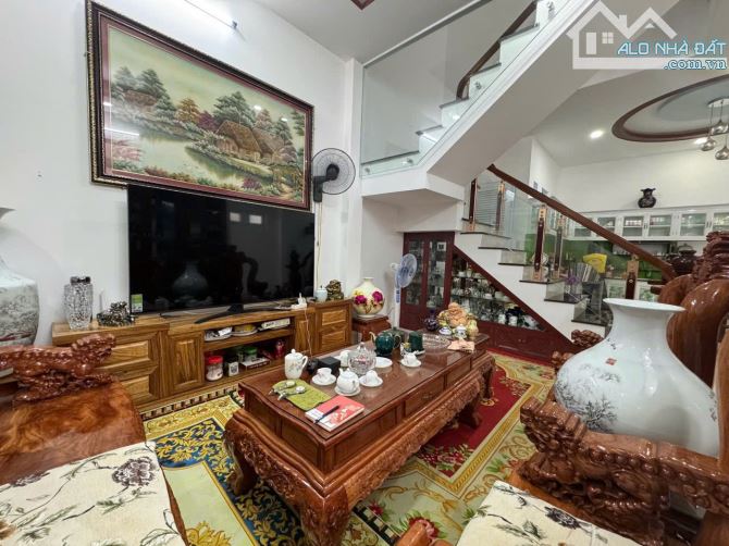 Bán Căn Nhà 2 Tầng , full Nội Thất gỗ , đường ô tô , Gần Đường 23/10 giá 3 tỷ 800 triệu - 6