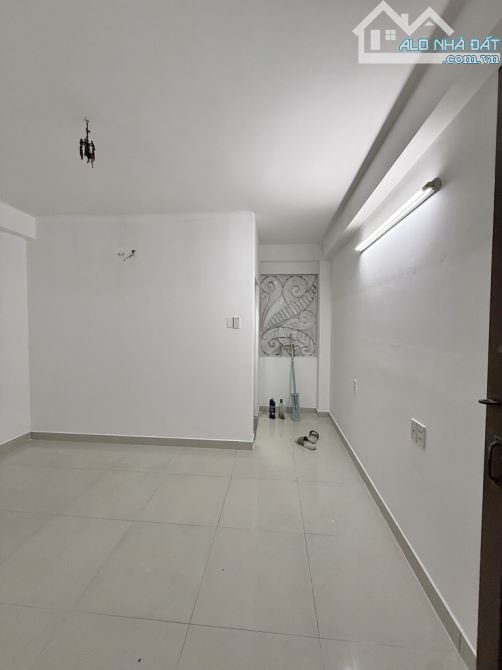 CHDV 6 TẦNG, 4M x 25M, HẺM XE TẢI, DÒNG TIỀN 90TR/THÁNG, GẦN ĐH VĂN LANG, CHỈ 16.X TỶ - 7