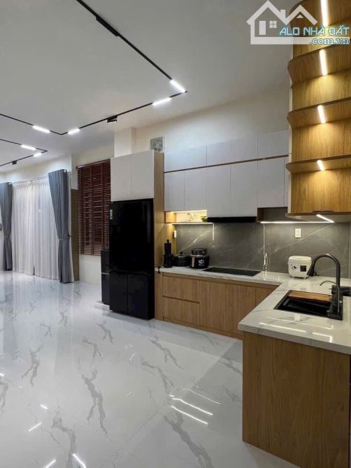 NHỈNH 5 TỶ - SIÊU PHẨM CĂN GÓC HẺM XE HƠI NGUYỄN THỊ ĐẶNG - NGANG ĐỈNH 7M - 80M2 - 3 TẦNG - 7