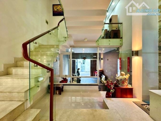 Nhanh tay sở hữu viên ngọc quý ngay trung tâm quận 3 đường Nguyễn Sơn Hà. Giá 5Tỷ680 - 7