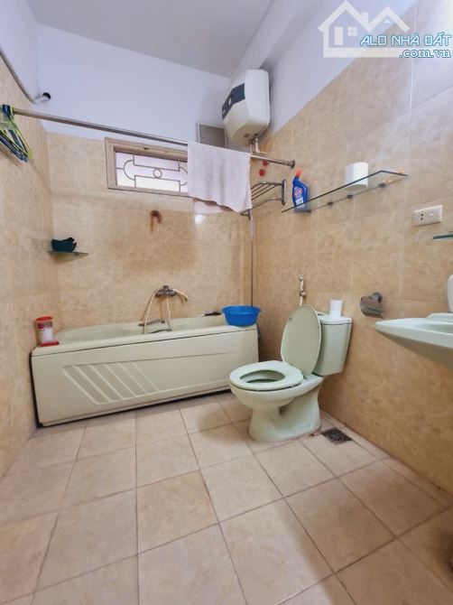 BÁN NHÀ PHỐ HÀO NAM - ĐỐNG ĐA 90 M2-5 T - MT 6,5 M- 11,5 TỶ GIÁ TỐT - 7