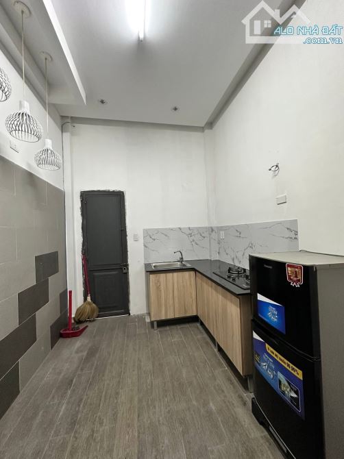 Cho thuê nhà 3 tầng, mặt tiền đường Đỗ Quang, Thanh Khê, Đà Nẵng. DT 50m2. Giá 16 triệu - 7
