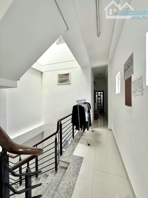 BÁN TÒA CHDV - 6 TẦNG - 20 PHÒNG - NGAY ĐH VĂN LANG - ĐƯỜNG 10M - Doanh Thu CAO - 7