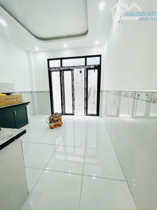 NHÀ ĐẸP VỊ TRÍ Q4 ĐẸP Mặt Tiền  ĐÚC 4T NGANG 3.7 X 16 M - 8