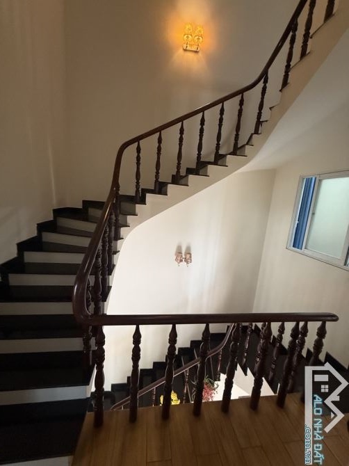 Siêu phẩm biệt thự sân vườn - gần ngã tư thủ đức - 3tầng 5pn - hơn 400m2 - 8