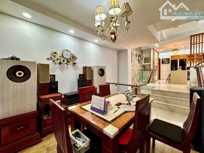 Nhanh tay sở hữu viên ngọc quý ngay trung tâm quận 3 đường Nguyễn Sơn Hà. Giá 5Tỷ680 - 8