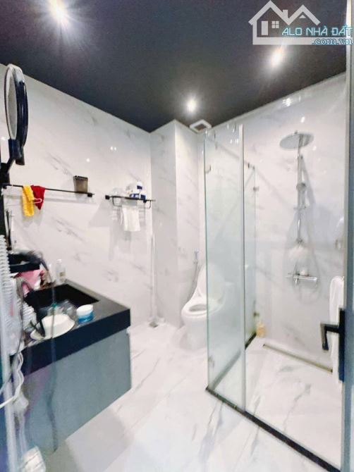 BÁN NHÀ SIÊU ĐẸP 5 TẤM Q4 GIÁP Q1 KHU DÂN CƯ 5 TẤM ĐỒNG BỘ GIÁ 8TỈ TÍ SỔ RIÊNG KHU HIẾM - 8