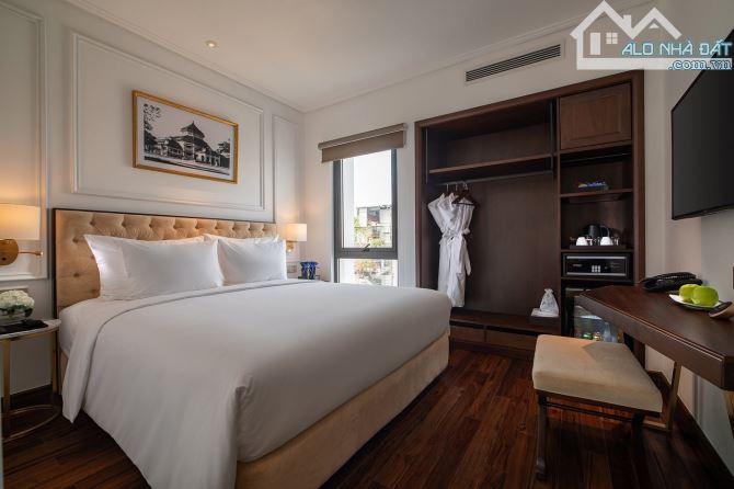 Bán Khách Sạn Mặt phố Hàng Bông - 200m ra Hồ Gươm- DT 180m2 - 11T - MT 7.5m - 43P - 175 Tỷ