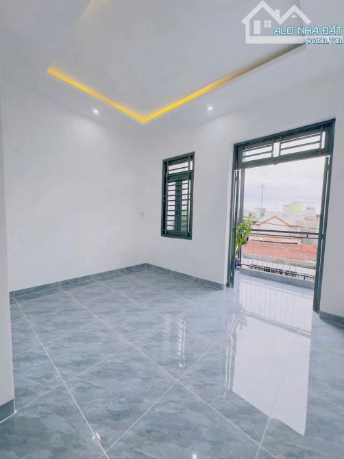 Nhỉnh 5 Tỷ, Nhà dài 32m có mảnh vườn nhỏ trồng rau nuôi gà,HXH 1/ Nguyễn Thị Búp,3 TẦNG - 9