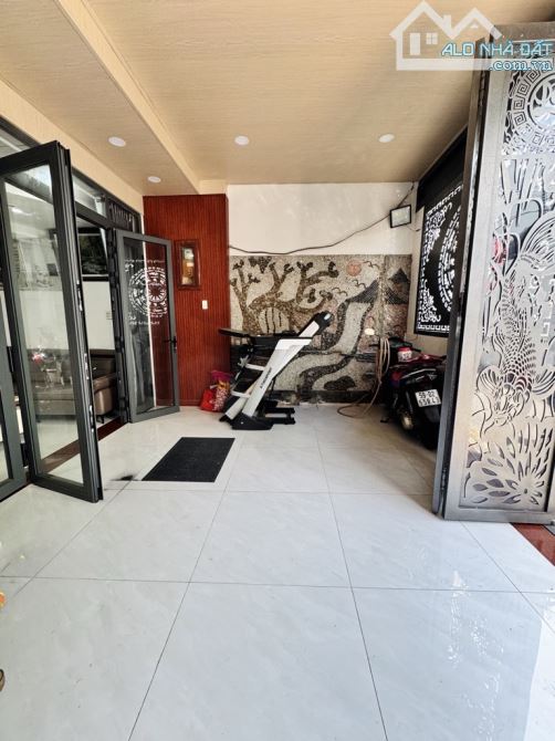 NHÀ 5 TẦNG - 72M² A4 - NGANG 6M - HXH 7 CHỖ THÔNG SÁT MT - XE HƠI NGỦ NHÀ - GẦN EMART 2 - 9
