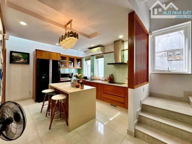 Nhanh tay sở hữu viên ngọc quý ngay trung tâm quận 3 đường Nguyễn Sơn Hà. Giá 5Tỷ680 - 9