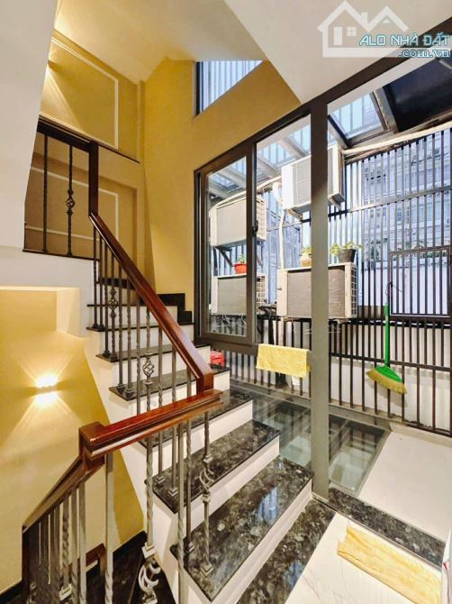 BÁN NHÀ SIÊU ĐẸP 5 TẤM Q4 GIÁP Q1 KHU DÂN CƯ 5 TẤM ĐỒNG BỘ GIÁ 8TỈ TÍ SỔ RIÊNG KHU HIẾM - 9
