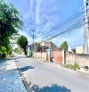 D305 ngộp tiền bán gấp lô đất có sẵn nhà đẹp, dân cư xóm đạo đông đúc