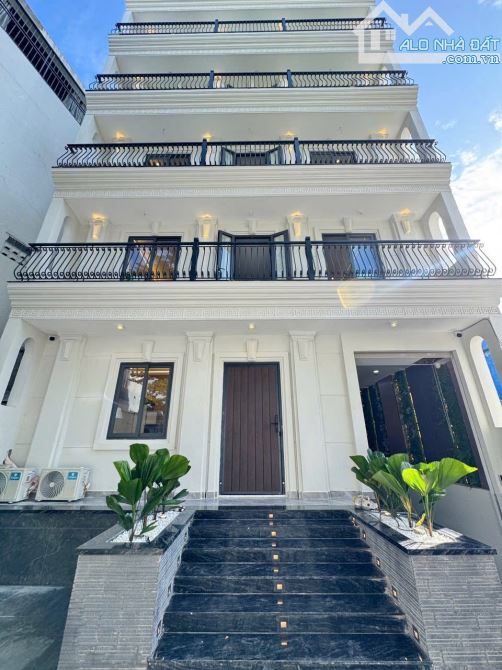 Bán Toà CHDV Nguyễn Thị Minh Khai Q1 -DT 12x26m XD 7 Tầng - Dòng Tiền Cực Tốt - Giá 42Tỷ