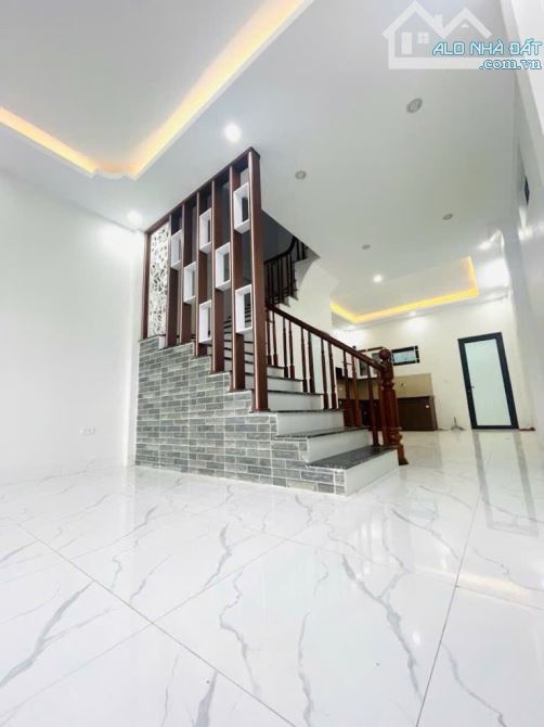 BÁN NHÀ MỚI TINH ĐẠI THÀNH, QUỐC OAI, NGÕ THÔNG Ô TÔ QUA, 91M2 X 4 TẦNG, SỔ VUÔNG VẮN