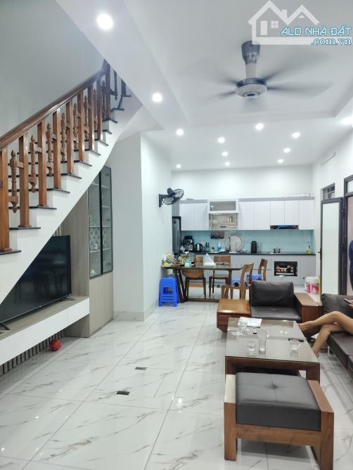 HÀNG HIẾM- NHÀ ĐẸP KHƯƠNG ĐÌNH- DT 30M2 X 5TẦNG- 6.5 TỶ (Bán gấp trong tuần)