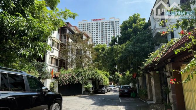 BÁN BIỆT THỰ KĐT THÀNH PHỐ GIAO LƯU, BẮC TỪ LIÊM - 190M² x 5T - MT 12M - Ô TÔ TRÁNH