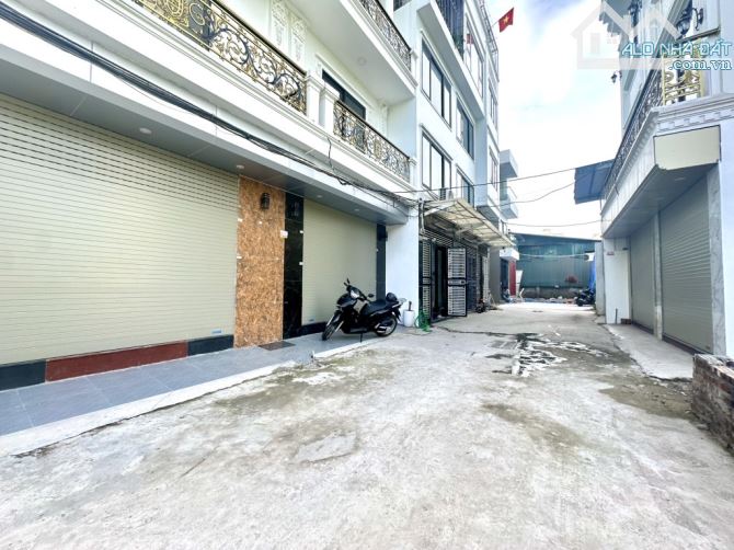 Chưa đến 9 tỷ có ngay nhà Bát Khối, 45m2, 6 tầng thang máy, ô tô vào nhà