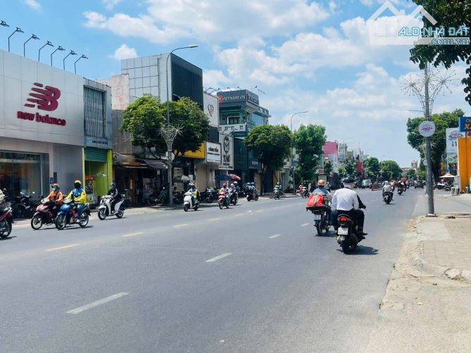 Nhà bán mặt tiền Quang  trung gig vấp gần ngay ngã 6