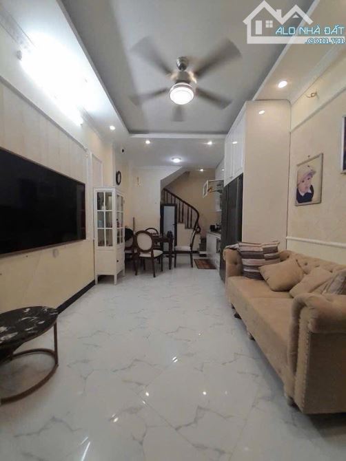GIÁ RẺ ĐẦU TƯ !!!! Khâm Thiên, 30m, 3ngủ, Ngõ rộng thoáng, Nhà đẹp ở ngay, Sổ vuông nở hậu