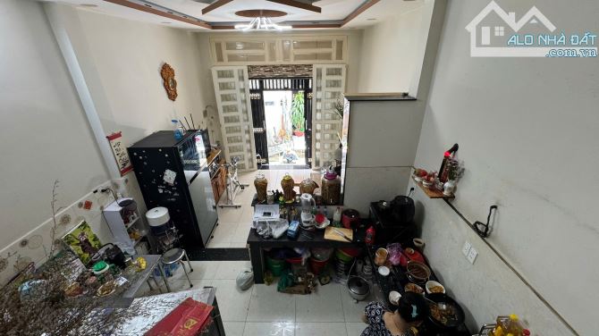 NHÀ GIÁ RẺ 4 TẦNG CÓ SÂN THƯỢNG CẦN BÁN GẤP