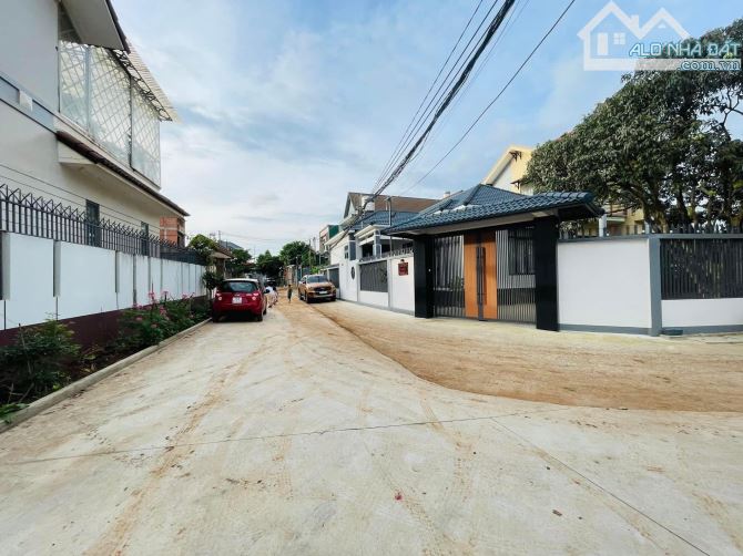 BÁN ĐẤT ĐƯỜNG LƯƠNG ANH QUANG CÁCH ĐƯỜNG YMOAN 200M. GIÁ: 3,650 TỶ