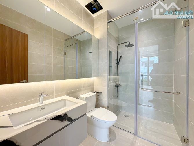 Bán nhà kiểu SPA cạnh trung tâm nhà thi đấu thể thao Quận 7, ô tô ngủ trong nhà gọn ơ.