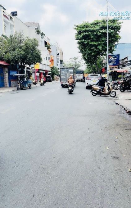 🤩LÔ GÓC 1/ ÍT LỘ GIỚI ĐƯỜNG XE TẢI THÔNG NGAY TÊN LỬA-EAON MALL 100m2 4PN nhỉ nhẹ 6₫