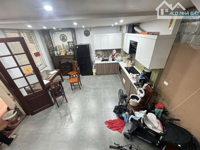 Bán nhà Ngọc Thụy 31m 5 tầng full nội thất ô tô Đỗ cổng gần cầu
