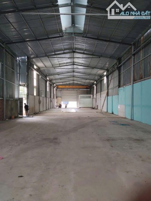Cho thuê 450m2 trong kcn tt phùng sẵn cẩu trục