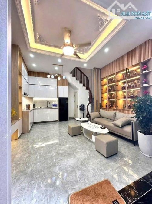 Thuỵ Phương - Lô góc 3 thoáng - oto vào - DT 37m2 x 5 tầng - Gần trường, chợ - Chỉ 7 tỷ