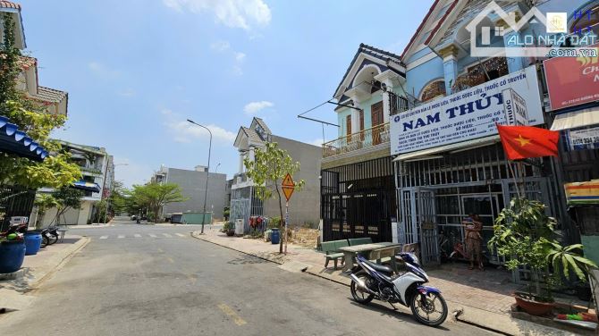 nhà 1 trệt 1 lầu 60m2 3ty3 TL KDC gần chợ Phú Phong 200m, p.Bình Chuẩn,
