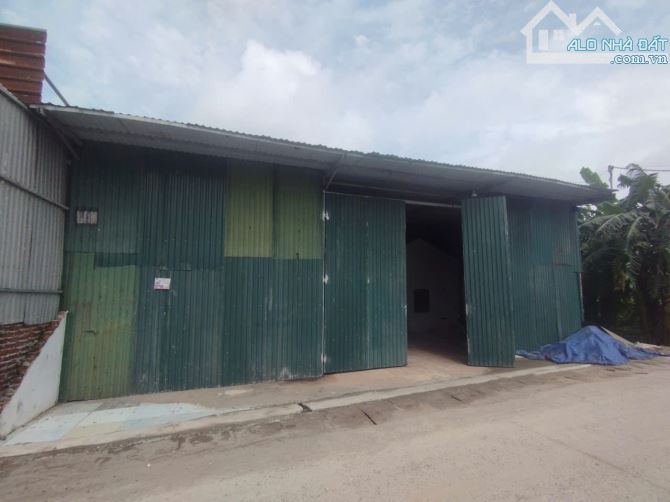 Cho thuê kho đường Đại Lộ Thăng Long, Hoài Đức, HN. DT 800m, cao 7m có điện 3fa. Giá 24tr/
