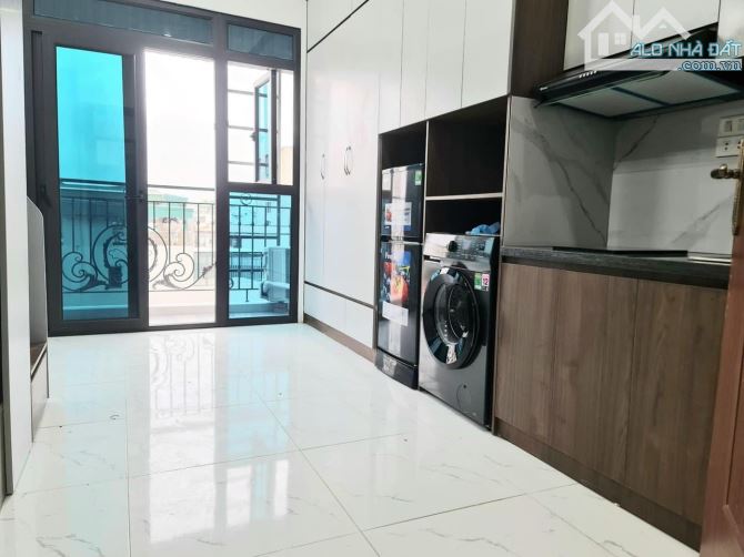 Cực víp tòa CHDV Ngã Tư Sở 110m2*8T thang máy MT8.5m 35PKK ô tô kinh doanh thu 250tr/th