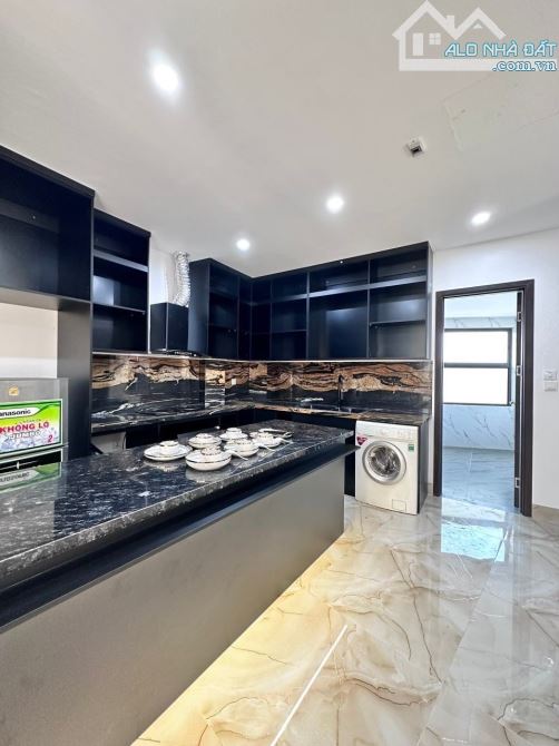 Bán tòa CHDV đầu Trương Định 80m2*MT5.1m 18PKK doanh thu 80tr/th ô tô cách nhà 20m