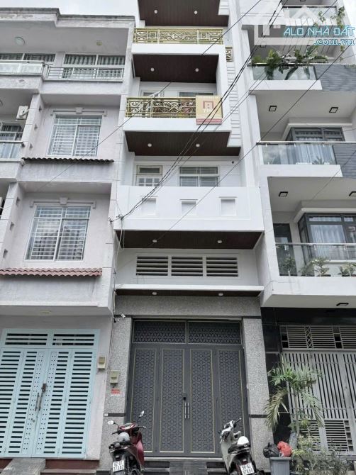 Tòa nhà CHDV đường Dương Quảng Hàm, P.5, GV - Ngay ĐHVL có 20P full nội thất - giá: 16,9ty