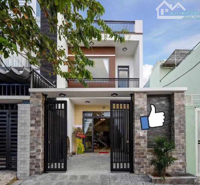 Bán nhà MT giá 2 tỷ 5, gần cổng chào huyện Cần Đước, sổ hồng riêng