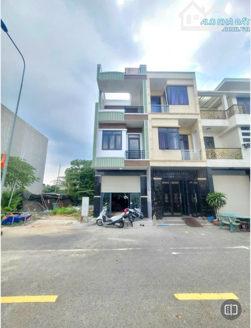 🔥 Gấp bán giảm 600 Nhà 3 tầng – Đường 12m Trung tâm Dĩ An,Tp HCM - khu VIP Phú Hồng Thịnh
