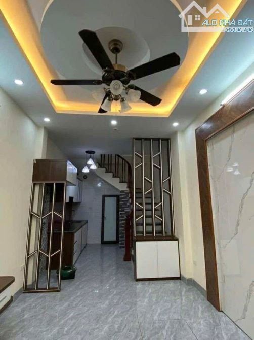 Nhà mới, ngõ gần ô tô tránh, vài bước chân ra ô tô, chợ bệnh viện, trường học cách 100m