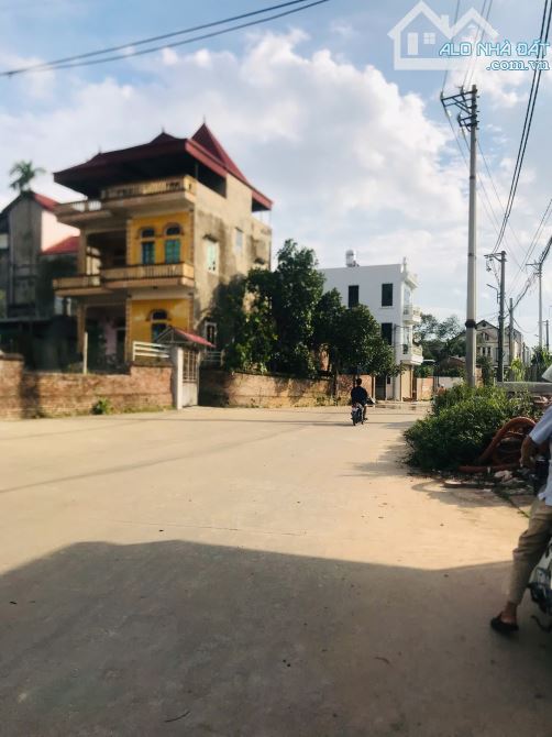 BÌA LÀNG CỔ LOA - ĐÔNG ANH - VÀI LÀN XE CONTAINER TRÁNH NHAU - KINH DOANH GẦN VIN CẦU TỨ L