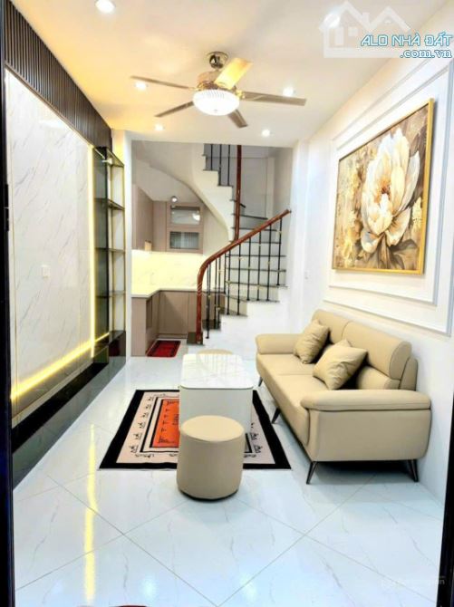 Bán nhà 5 tầng ngõ phố Minh Khai, Hai Bà Trưng,3 ngủ, ở ngay, ngõ rộng, gần ô tô