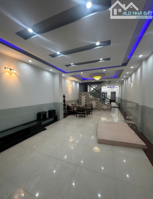 BÁN NHÀ HOÀN CÔNG 3 TẦNG MẶT TIỀN NGUYỄN TẤT THÀNH-BÀ RỊA, nhà mới chưa sử dụng giá tốt..