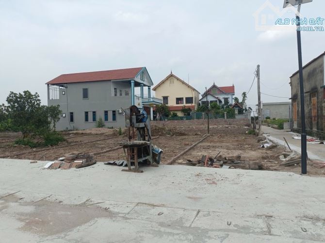 Trung tâm Lương Tài, ngõ thông ô tô tránh trước đất