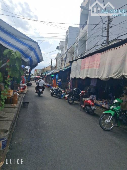 Nhà  mặt  tiền trong  chợ việt kiều củ chi