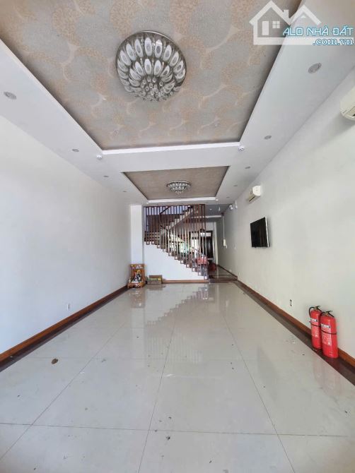 Cho thuê nhà 4 tầng Nguyễn Hữu Thọ