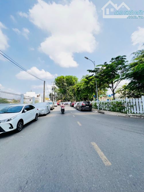 Bán đất xây CHDV 247m2 (8.5mx29) HXH ngay Chương Dương Home Trường Thọ gần Ga metro- VĐ2