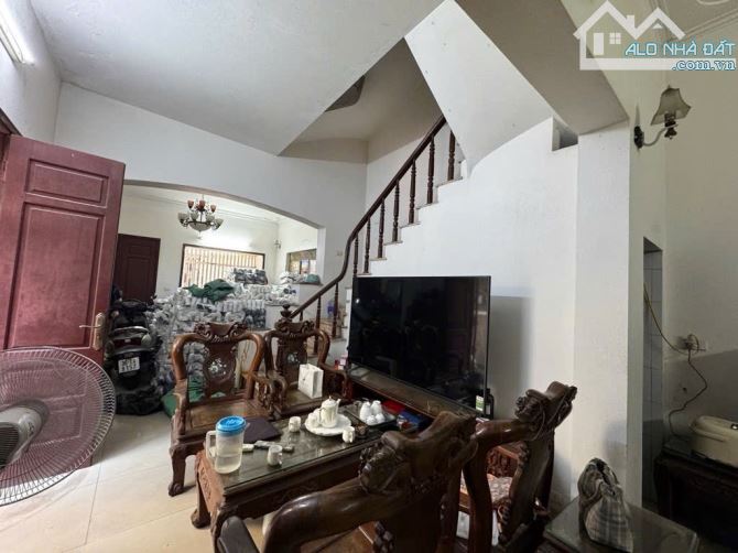 Bán nhà Thạch Bàn ô tô vào nhà lô góc 4 mặt thoáng , kinh doanh gần AEON