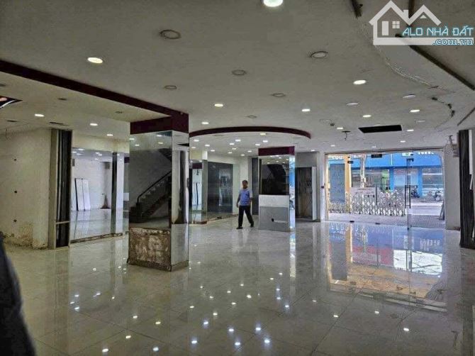 Cho thuê mặt bằng kinh doanh 2 tầng mặt tiền Lê văn việt ngã tư thủ Đức hiệp Phú Q9 11x25